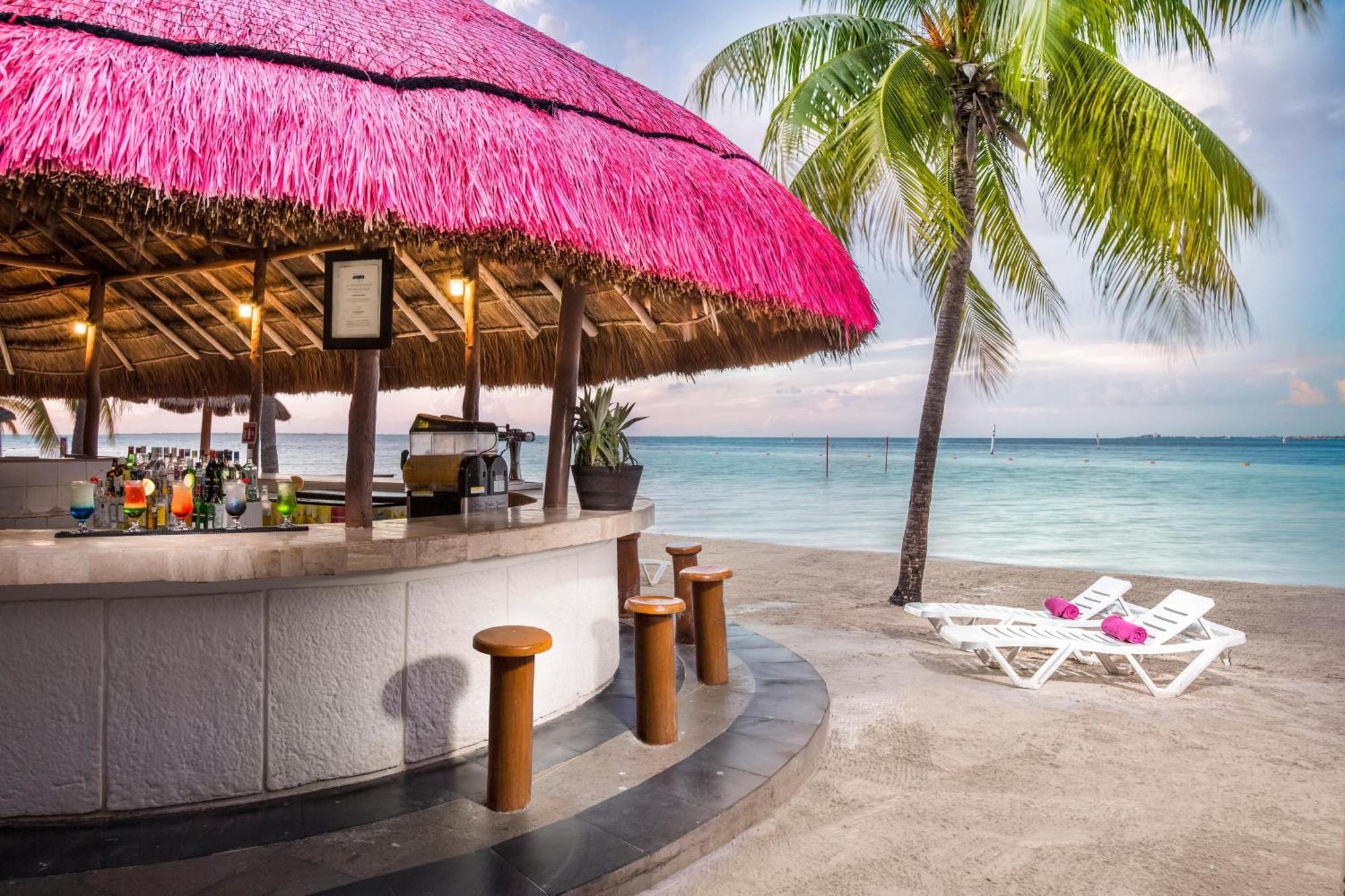 Oasis Palm Hotel Cancun Exterior photo